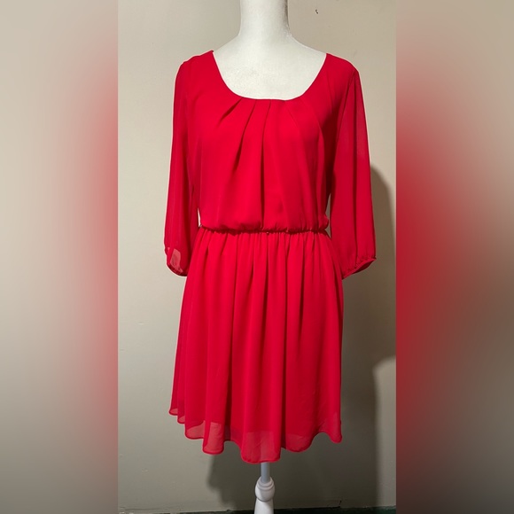 Red Dress - Picture 3 of 4